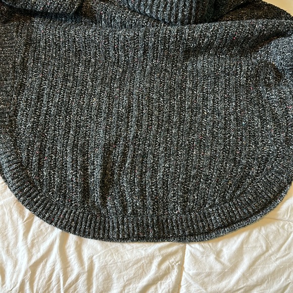 Express Sweater - Picture 5 of 6